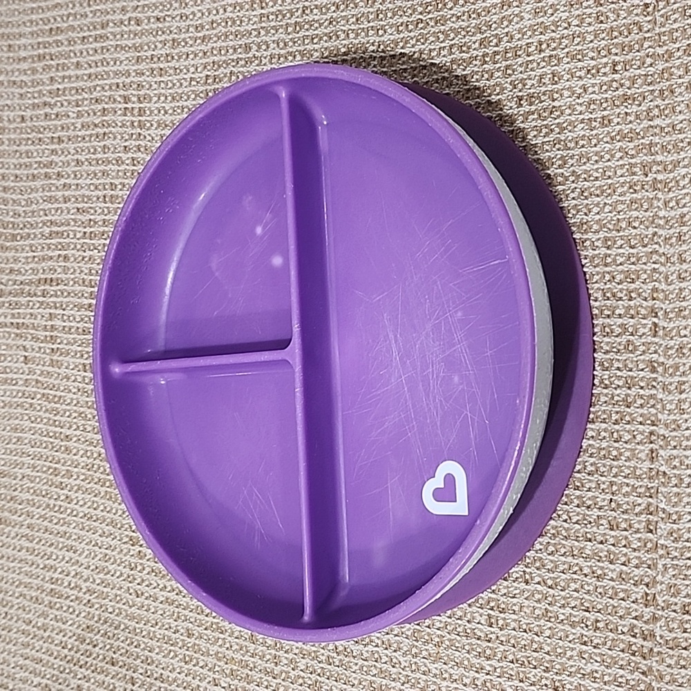 Munchkin stay put purple suction plate